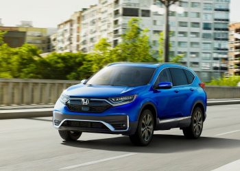 Las automotrices y el problema de tener empleados jóvenes sin vacunar