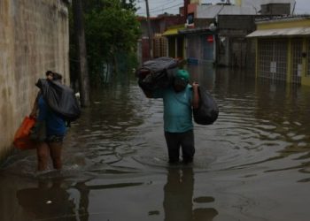 Lluvias causan afectaciones en Tabasco y provocan desbordamientos