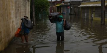Lluvias causan afectaciones en Tabasco y provocan desbordamientos