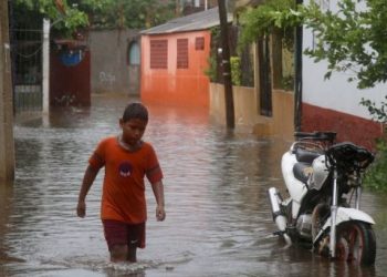 Lluvias inundan viviendas en Guerrero; se desarrolla tormenta tropical “Dolores”