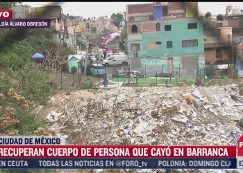 Rescatan a persona que cayó en una barranca de Álvaro Obregón