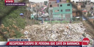 Rescatan a persona que cayó en una barranca de Álvaro Obregón