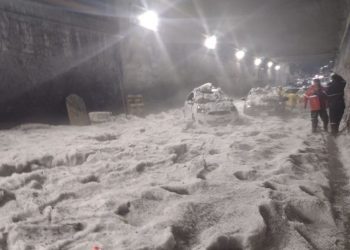 Tragedia en Tlalnepantla: el momento exacto en que dos jóvenes son tragados por la corriente tras tormenta