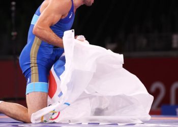 Triunfa en lucha vs. tumor: Niña gimnasta conquista su mejor medalla