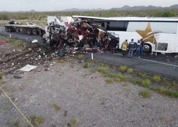 Accidente en carretera Silao-San Felipe deja dos 2 muertos y 2 tráileres quemados: FOTOS + VIDEO