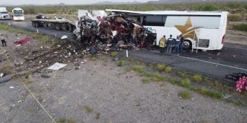 Accidente en carretera Silao-San Felipe deja dos 2 muertos y 2 tráileres quemados: FOTOS + VIDEO