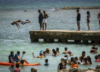 Autoridades alertan por nuevo Mar de Fondo en costas de Guerrero; se esperan olas de hasta 4 metros de altura