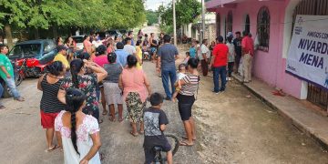Amigos con Nivardo Mena entregan en “la Esperanza” tonelada y media de maíz a las familias locales