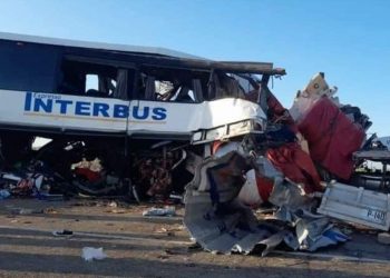 Choque entre autobús un automóvil deja dos personas calcinadas en carretera Chilpancingo-Tixtla