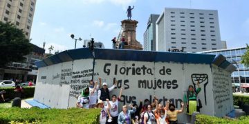 Colectivas feministas instalan “Glorieta de las mujeres que luchan”: FOTOS