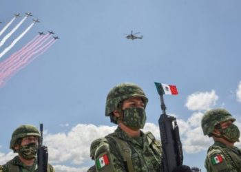 Ejército presenta increíble espectáculo aéreo en Feria Aeroespacial México 2021: FOTOS Y VIDEO