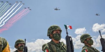 Ejército presenta increíble espectáculo aéreo en Feria Aeroespacial México 2021: FOTOS Y VIDEO