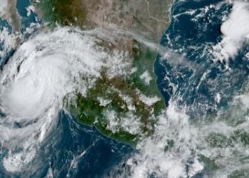 Huracán OLAF se degradó a categoría 1; cerrarán puertos en el Pacífico