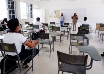 Jalisco podría aumentar aforo en aulas; esperan resultados de la mesa de salud