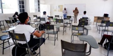 Jalisco podría aumentar aforo en aulas; esperan resultados de la mesa de salud