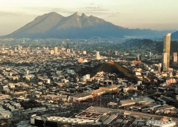 Nuevo León reduce restricciones contra Covid-19 en escuelas