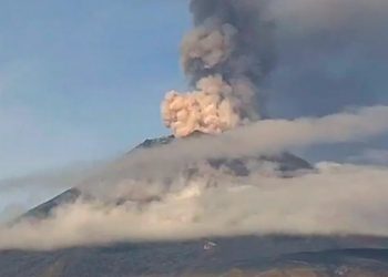 Popocatépetl registra explosión y mantiene su constante actividad