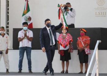 Tras rendir protesta como gobernador de SLP, llama a reconciliación pacífica