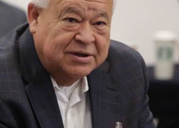 Víctor Castro Cosío rinde protesta como gobernador de BCS pese al Huracán Olaf