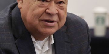 Víctor Castro Cosío rinde protesta como gobernador de BCS pese al Huracán Olaf