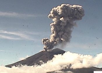 Volcán Popocatépetl emite nueva explosión con materia incandescente: VIDEO