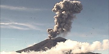 Volcán Popocatépetl emite nueva explosión con materia incandescente: VIDEO