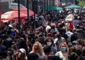Adelantan el semáforo y la gente abarrota el Mercado de Sonora, la Merced y zona Centro