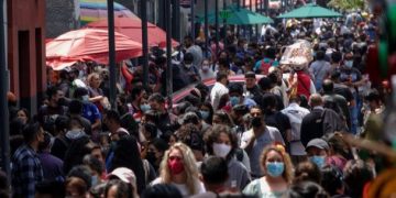 Adelantan el semáforo y la gente abarrota el Mercado de Sonora, la Merced y zona Centro