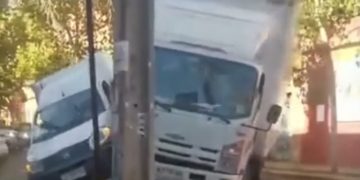 Camión choca en la México-Toluca y colapsa paso a la CDMX, alternativas viales