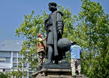 Estatua de Cristóbal Colón en Reforma: Jóvenes fijan postura ante la controversia