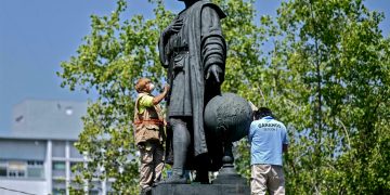 Estatua de Cristóbal Colón en Reforma: Jóvenes fijan postura ante la controversia