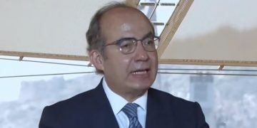 Felipe Calderón presume en España que acabó con la violencia y le recuerdan a García Luna