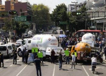 Gaseros reabren la México-Pachuca tras más de 8 horas; paro continuará hoy con estas actividades