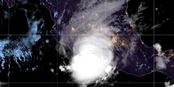 Huracán Rick minuto a minuto: El ciclón llega a categoría 2 y toca tierra en la costa del sur de Michoacán