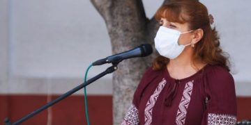 Judith Vanegas devela copón conmemorativo de la llegada del agua a Milpa Alta