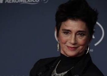 Ofelia Medina recibe reconocimiento de la UASLP por más de 50 años de trayectoria