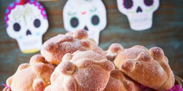 ¿Pan de muerto negro a base de carbón? Tepoztlán ofrece esta genialidad culinaria