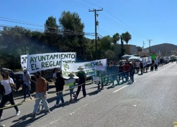 Productores agrícolas marchan en Ensenada, Baja California, piden detener construcciones