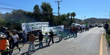 Productores agrícolas marchan en Ensenada, Baja California, piden detener construcciones