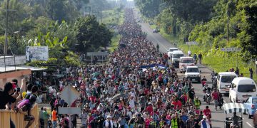 Caravana de migrantes llega a Arriaga, Chiapas; esperan choque con Guardia Nacional en Oaxaca