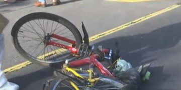 CDMX: ciclista muere al caer desde lo alto de puente peatonal en la Agrícola Oriental | VIDEO