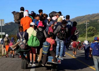 Cientos de migrantes venezolanos se unen a caravana con rumbo a EU