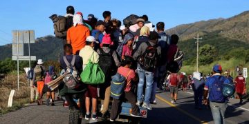 Cientos de migrantes venezolanos se unen a caravana con rumbo a EU