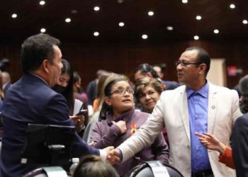 Roberto Valenzuela abandona al PAN en la Cámara de Diputados; ahora está con Morena