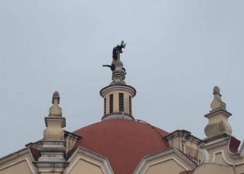 Veracruz: Joven intenta lanzarse desde la cúpula de una iglesia | VIDEO
