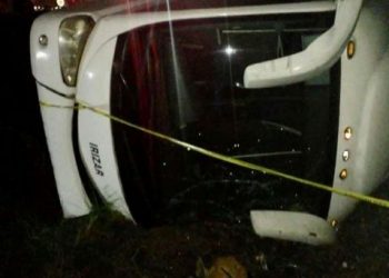 ACTUALIZACIÓN: 3 muertos y 30 heridos es el saldo de la volcadura de un camión en Veracruz