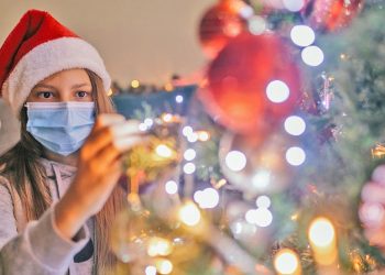 ¡Amarga navidad! Instalan en Veracruz árbol navideño con rostros de desaparecidos