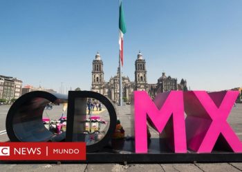CDMX: Así fue el MOMENTO EXACTO en que una mujer salió volando de un auto en movimiento | VIDEO