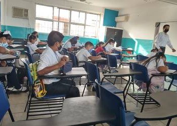 Docentes de Tamaulipas buscan vacunarse en Estados Unidos