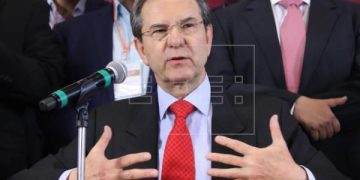 Exembajadores de México y EU piden ampliar fuerza laboral